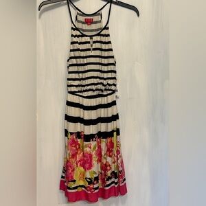 (XS) ELLE Haltertop B&W Stripes w/ Floral Pattern Around Bottom